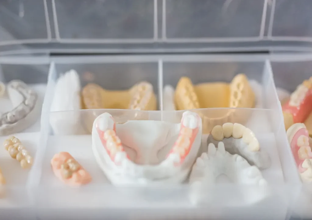 tipos de prótesis dentales